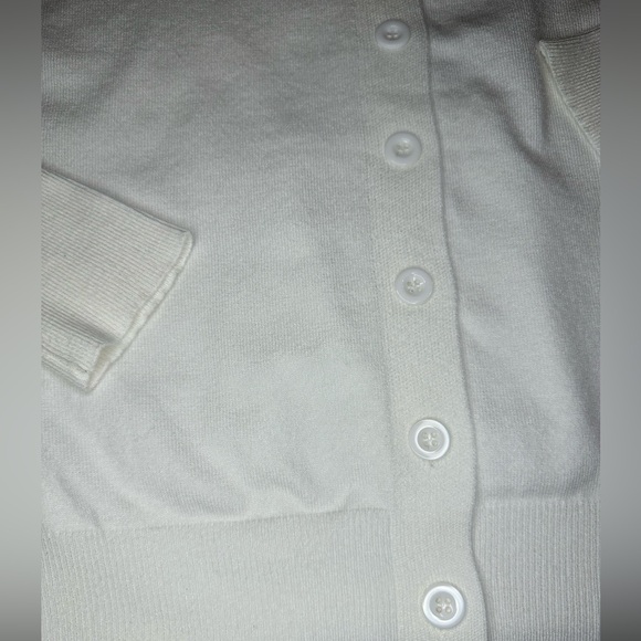 ⭐️NWT women’s white light cardigan sweater with functional buttons - Picture 5 of 8
